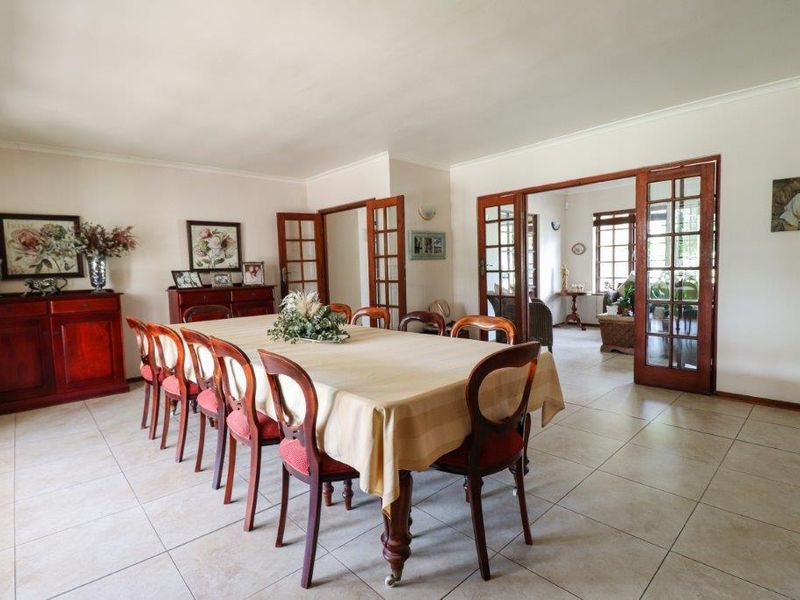 THEESCOMBE 4 BED 2.5 BATH HOUSE WITH DOUBLE GARAGE FOR RENT - Photo 2
