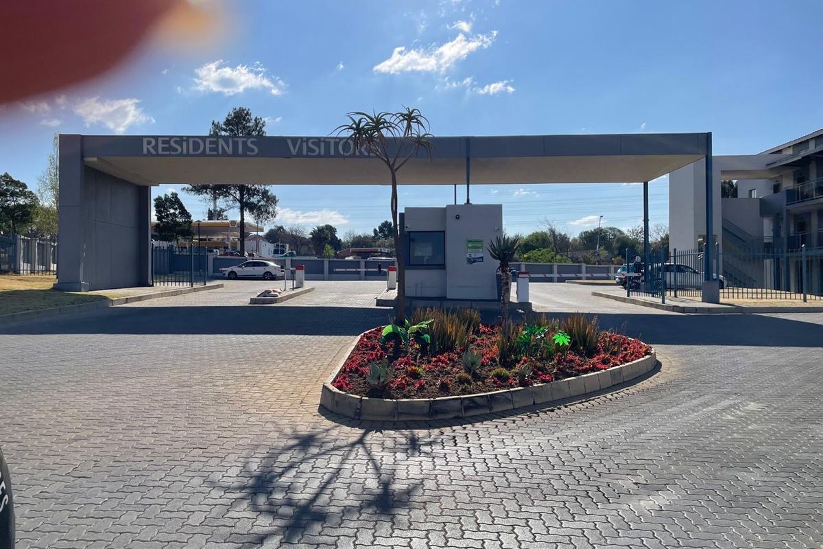 Ground Floor Gem! - Photo 5