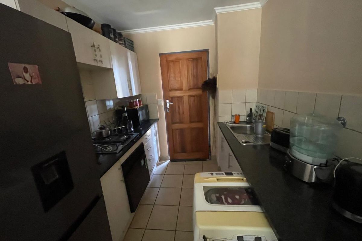 Ground Floor Gem! - Photo 2