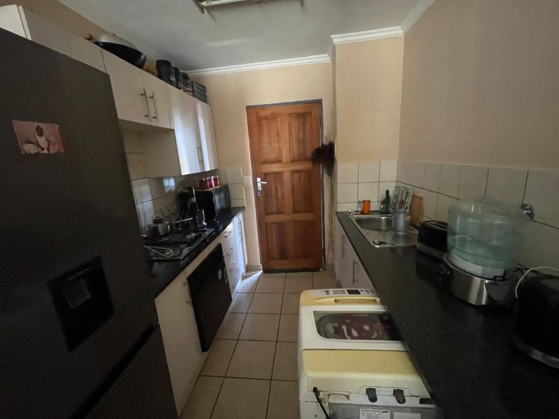 Ground Floor Gem! - Photo 2