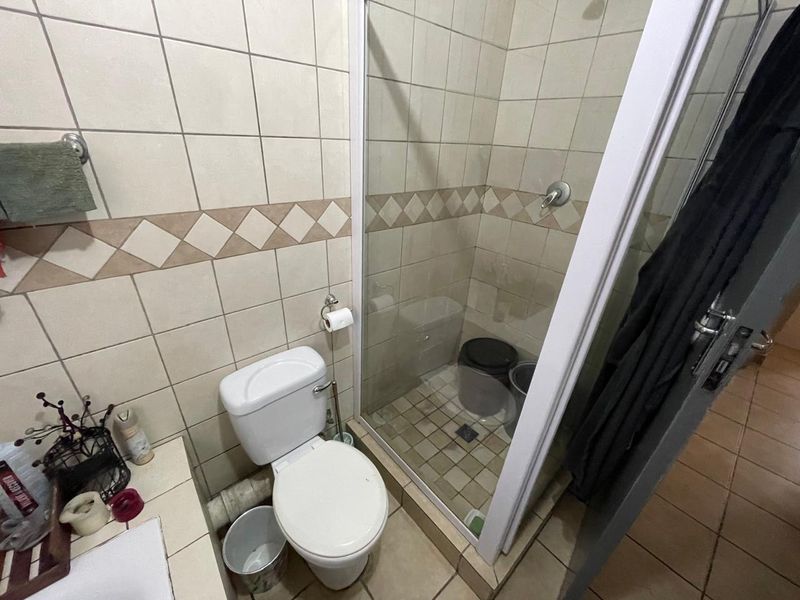 Ground Floor Gem! - Photo 8