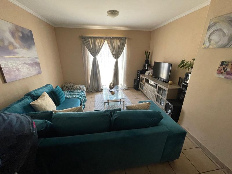 Ground Floor Gem! - Photo 7