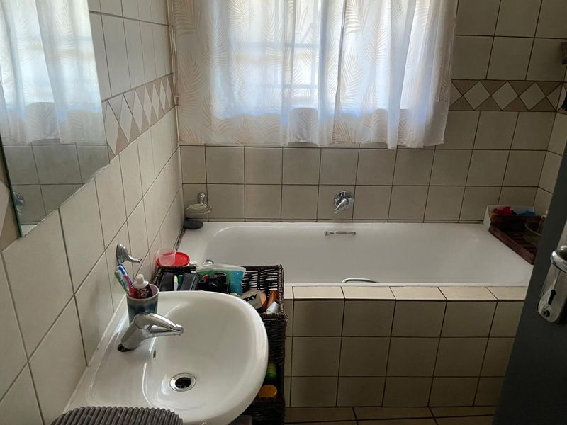 Ground Floor Gem! - Photo 6