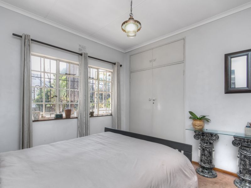 FOR SALE: 4-Bedroom Family Home with Exceptional Development Potential in Bryanston - Photo 8