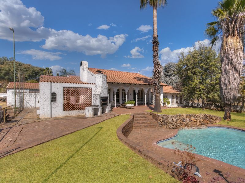 FOR SALE: 4-Bedroom Family Home with Exceptional Development Potential in Bryanston - Photo 3