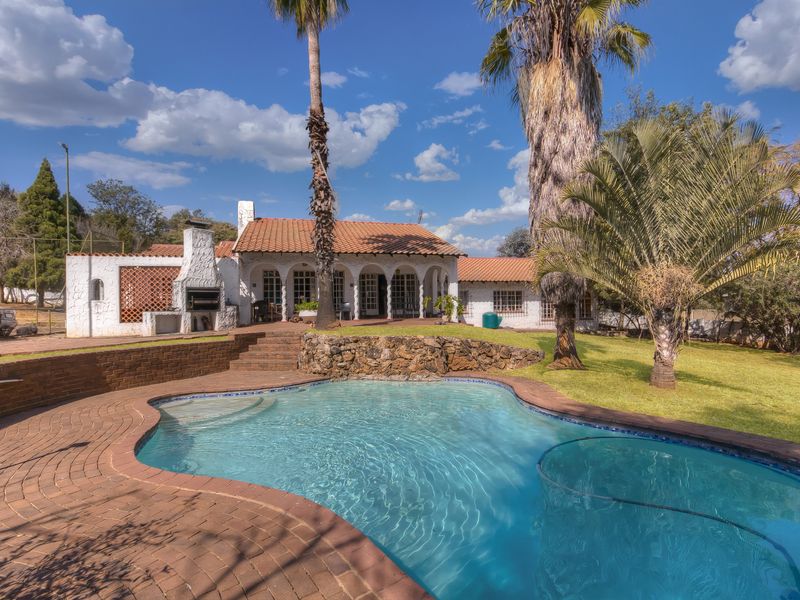 FOR SALE: 4-Bedroom Family Home with Exceptional Development Potential in Bryanston - Photo 2