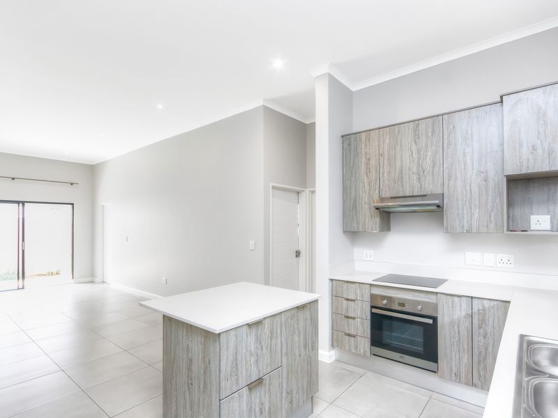 Modern 2-Bedroom Ground Floor Apartment with Private Garden - Photo 10