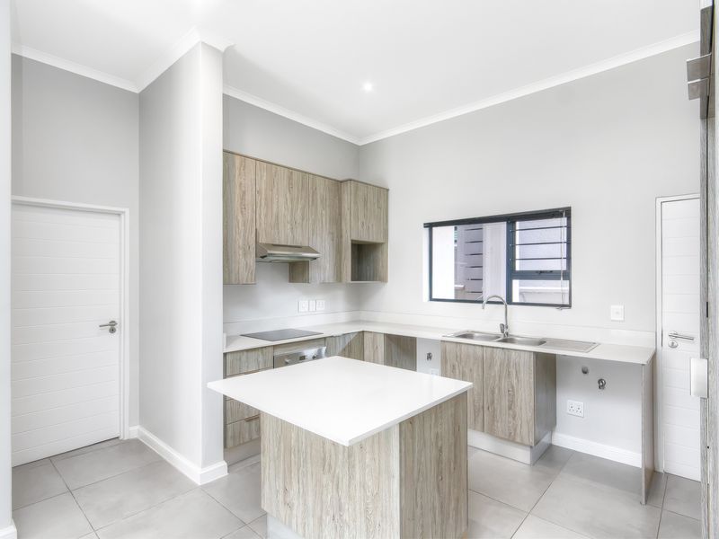 Modern 2-Bedroom Ground Floor Apartment with Private Garden - Photo 9