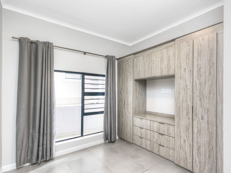 Modern 2-Bedroom Ground Floor Apartment with Private Garden - Photo 6