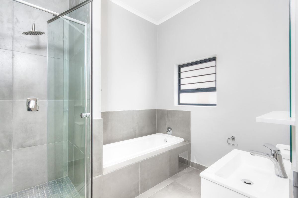 Modern 2-Bedroom Ground Floor Apartment with Private Garden - Photo 5