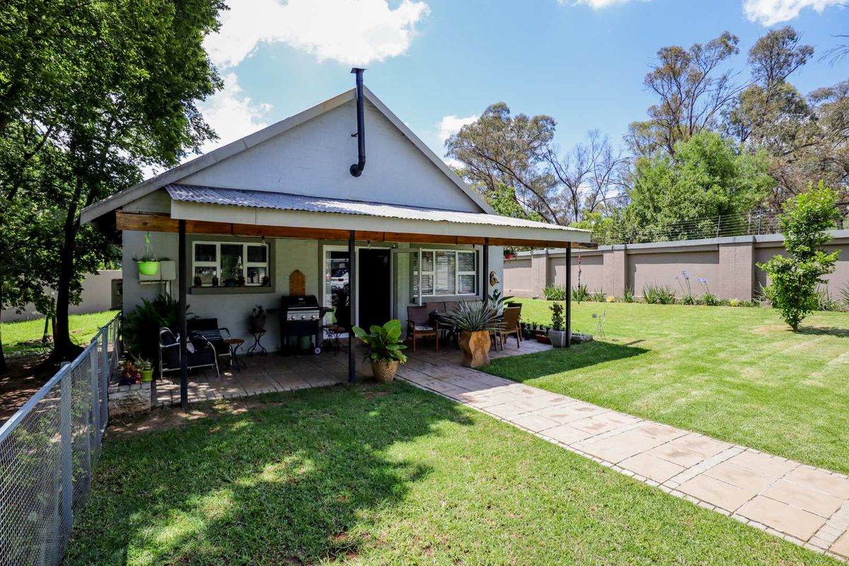 FOR SALE: Agricultural Property with Cottage in Chartwell - Photo 3