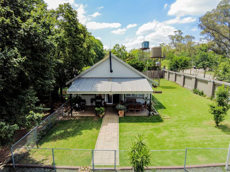 FOR SALE: Agricultural Property with Cottage in Chartwell - Photo 2