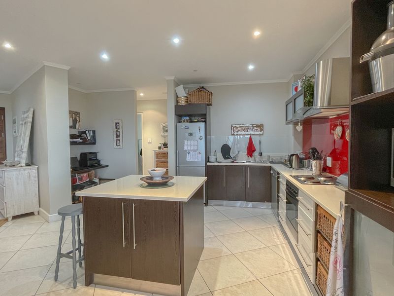 ST GEORGES PARK 3 BED 2 BATH APARTMENT FOR SALE - Photo 7