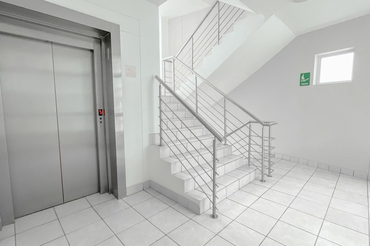 ST GEORGES PARK 3 BED 2 BATH APARTMENT FOR SALE - Photo 3