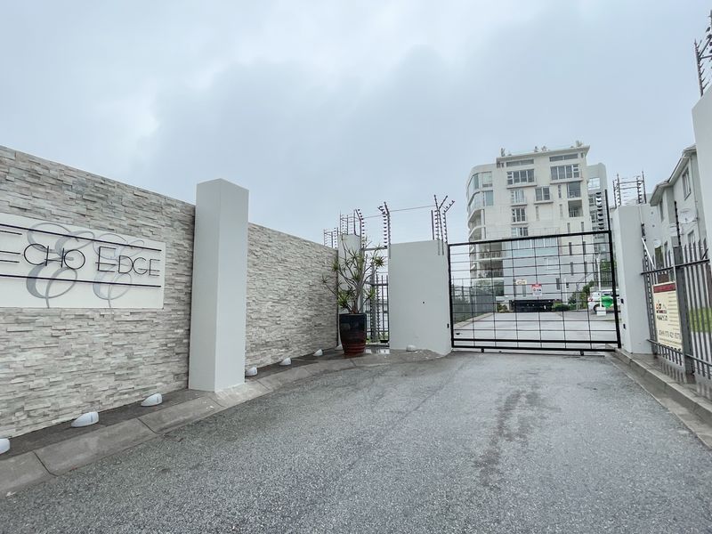 ST GEORGES PARK 3 BED 2 BATH APARTMENT FOR SALE - Photo 1