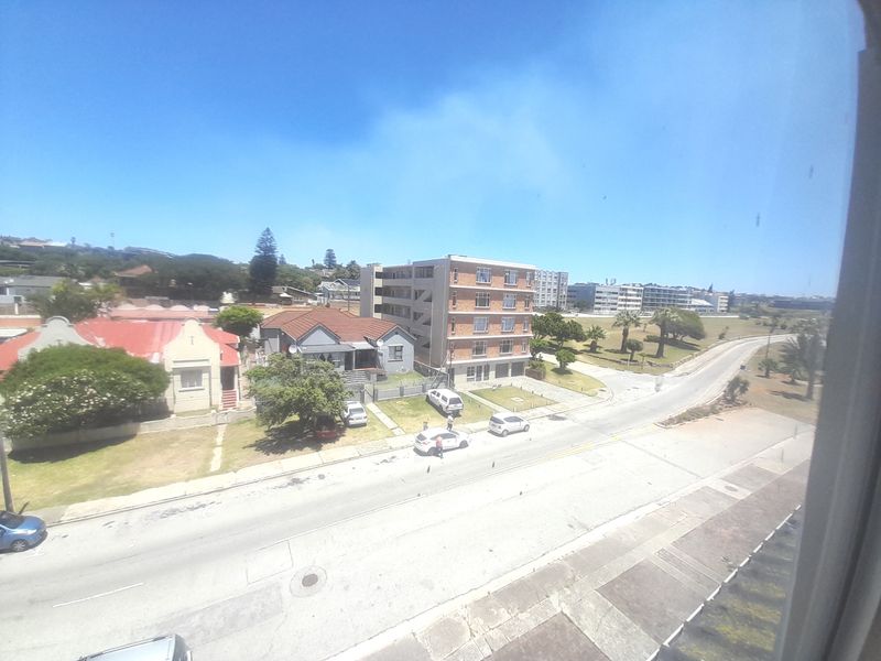 HUMEWOOD 2 BED 1.5 BATH APARTMENT WITH PARKING FOR RENT - Photo 10