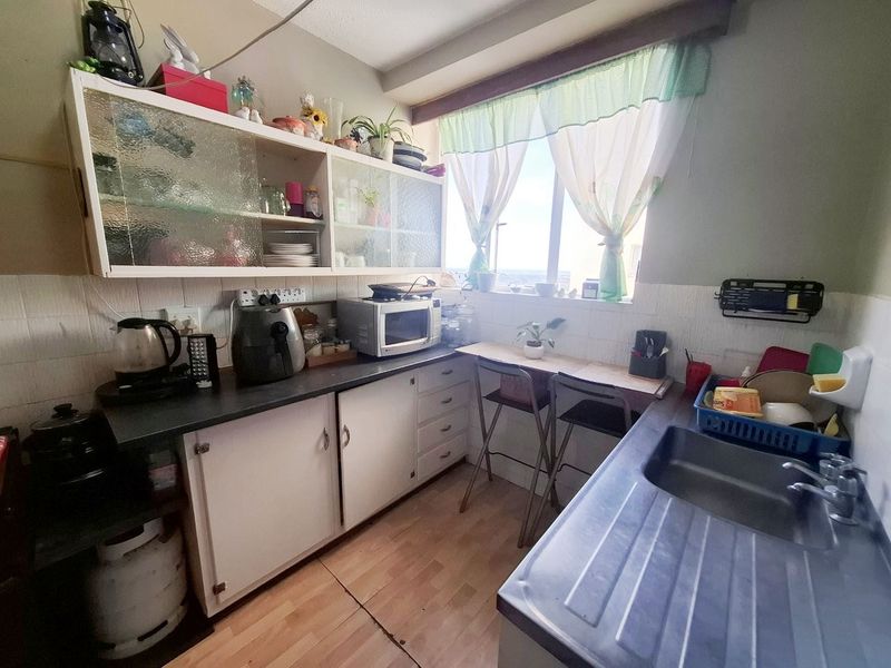 HUMEWOOD 2 BED 1.5 BATH APARTMENT WITH PARKING FOR RENT - Photo 2