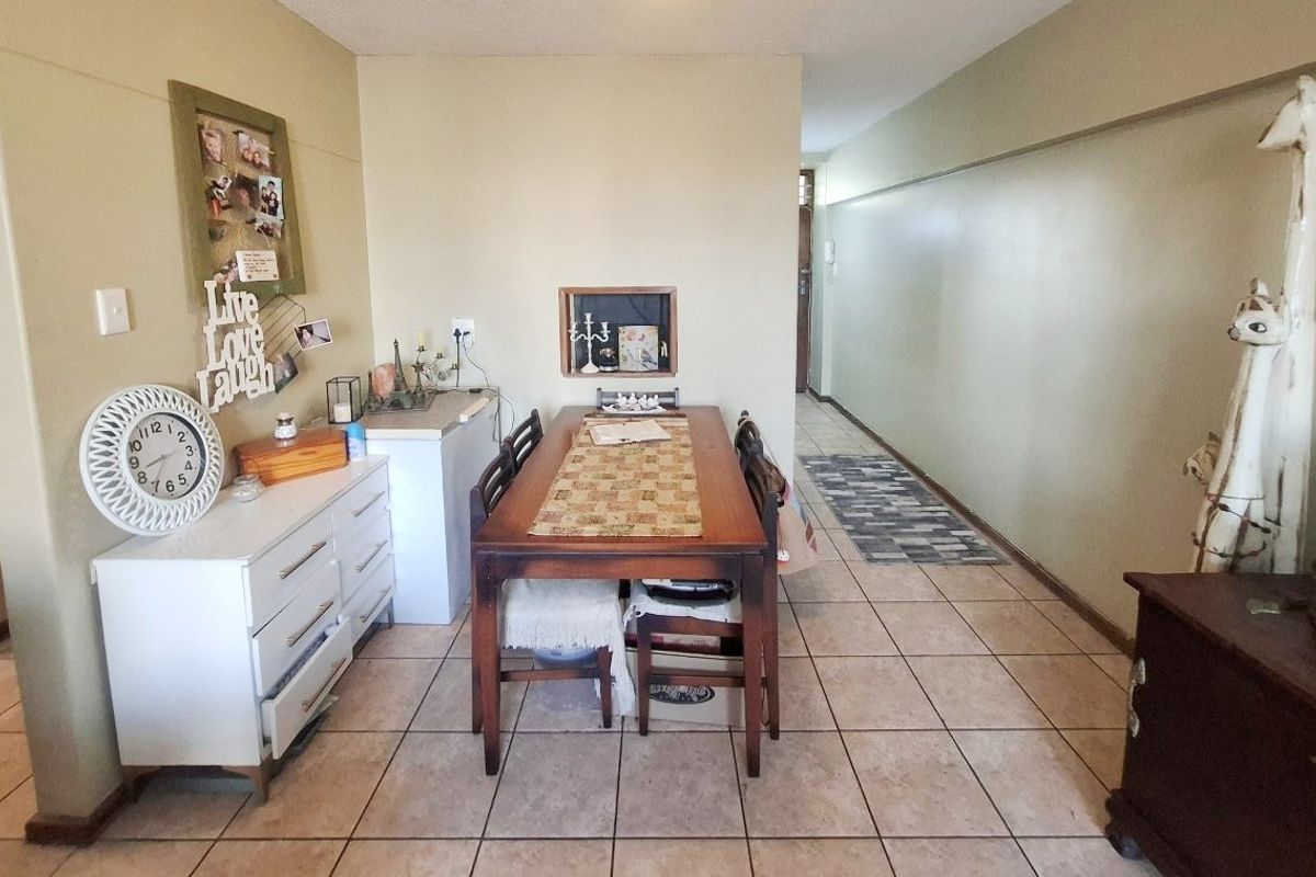 HUMEWOOD 2 BED 1.5 BATH APARTMENT WITH PARKING FOR RENT - Photo 3