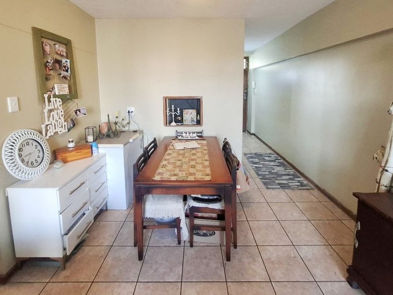 HUMEWOOD 2 BED 1.5 BATH APARTMENT WITH PARKING FOR RENT - Photo 3