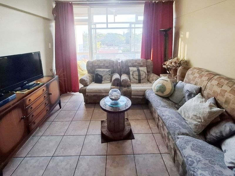 HUMEWOOD 2 BED 1.5 BATH APARTMENT WITH PARKING FOR RENT - Photo 4