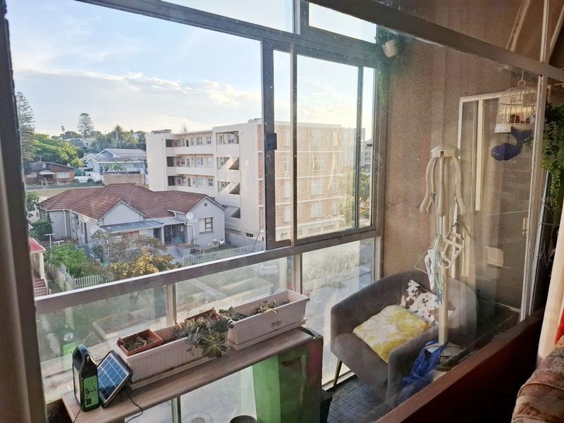 HUMEWOOD 2 BED 1.5 BATH APARTMENT WITH PARKING FOR RENT - Photo 5