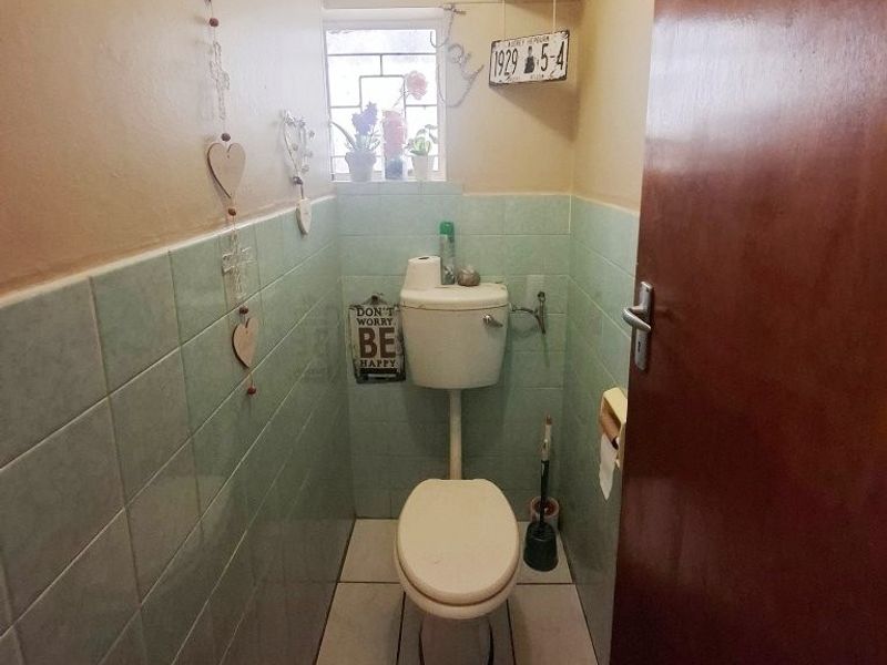 HUMEWOOD 2 BED 1.5 BATH APARTMENT WITH PARKING FOR RENT - Photo 8