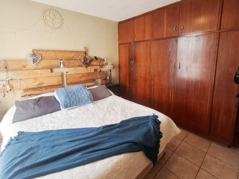 HUMEWOOD 2 BED 1.5 BATH APARTMENT WITH PARKING FOR RENT - Photo 6