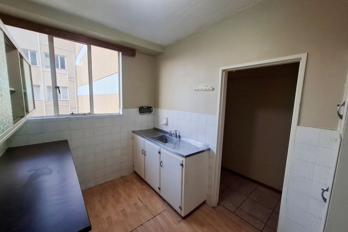 HUMEWOOD 2 BED 1.5 BATH APARTMENT WITH PARKING FOR RENT - Photo 5