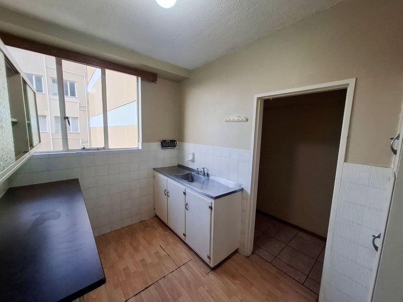 HUMEWOOD 2 BED 1.5 BATH APARTMENT WITH PARKING FOR RENT - Photo 3