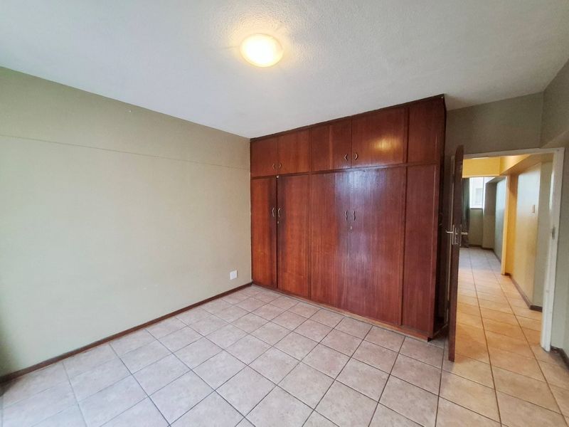HUMEWOOD 2 BED 1.5 BATH APARTMENT WITH PARKING FOR RENT - Photo 4