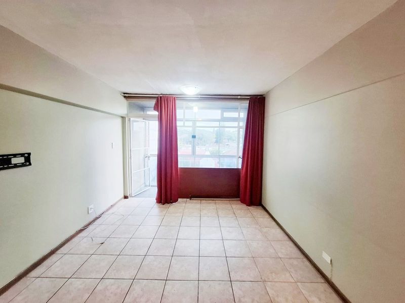 HUMEWOOD 2 BED 1.5 BATH APARTMENT WITH PARKING FOR RENT - Photo 3