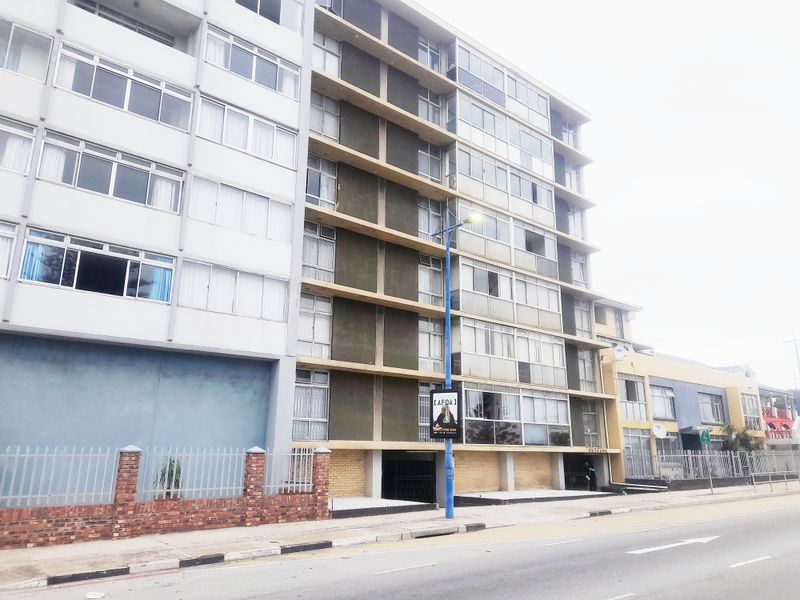 HUMEWOOD 2 BED 1.5 BATH APARTMENT WITH PARKING FOR RENT - Photo 2