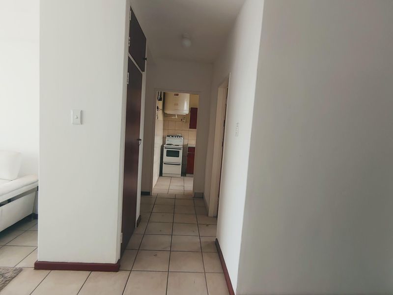 Stunning 2 Bedroom Apartment - Photo 10