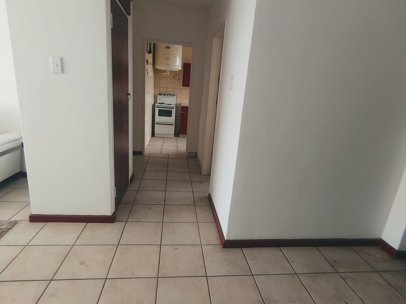 Stunning 2 Bedroom Apartment - Photo 9