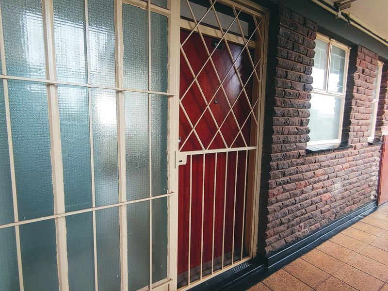 Stunning 2 Bedroom Apartment - Photo 7