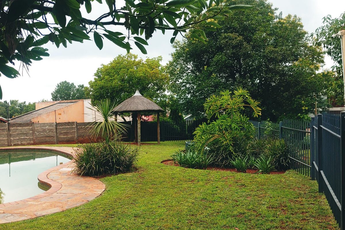 Stunning 2 Bedroom Apartment - Photo 4