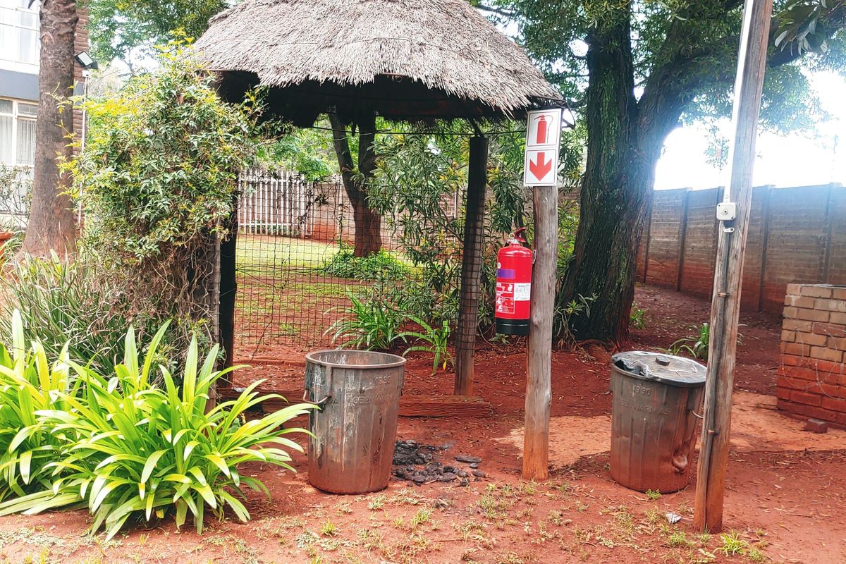 Stunning 2 Bedroom Apartment - Photo 2