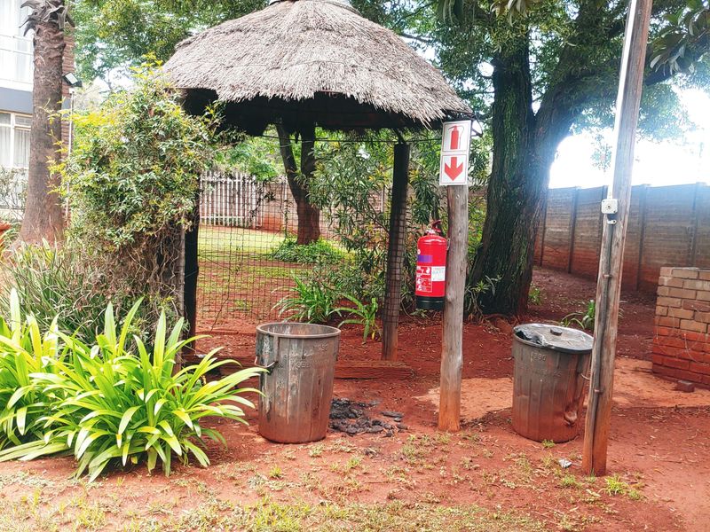 Stunning 2 Bedroom Apartment - Photo 2