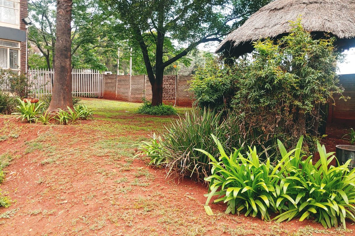 Stunning 2 Bedroom Apartment - Photo 3