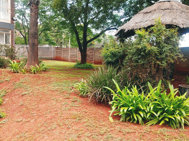 Stunning 2 Bedroom Apartment - Photo 3