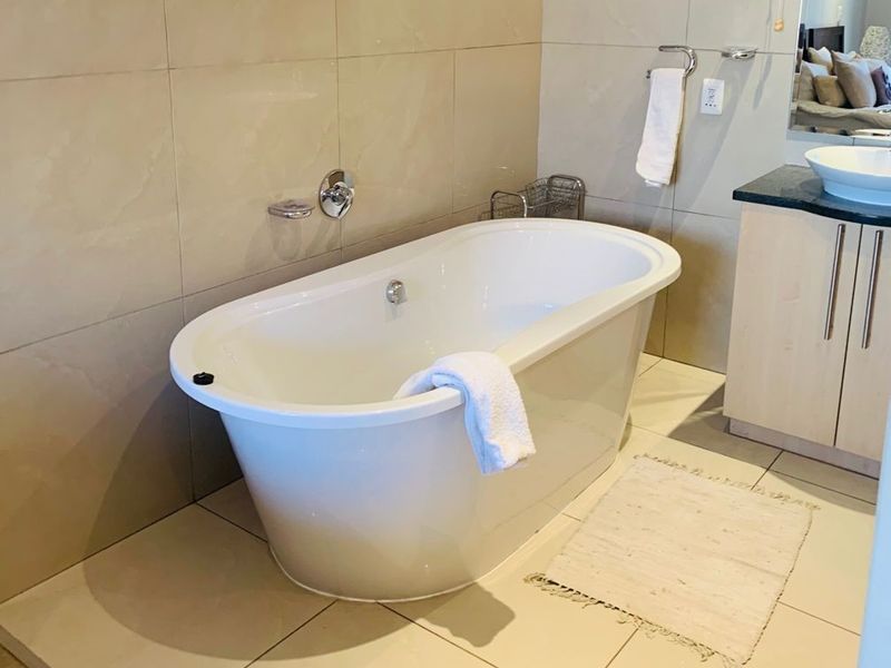 Executive Style Apartments - Photo 9