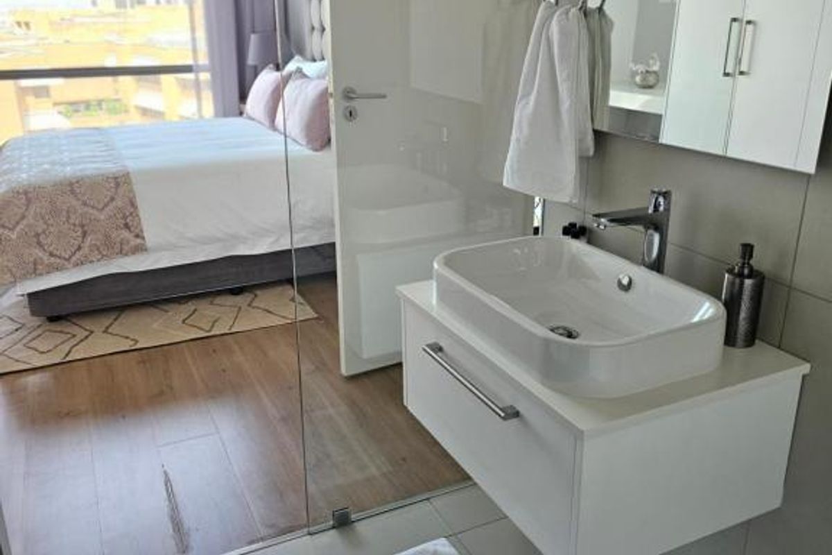 Gorgeous furnished apartment in sought-after complex in Morningside R40,000 p/m - Photo 5