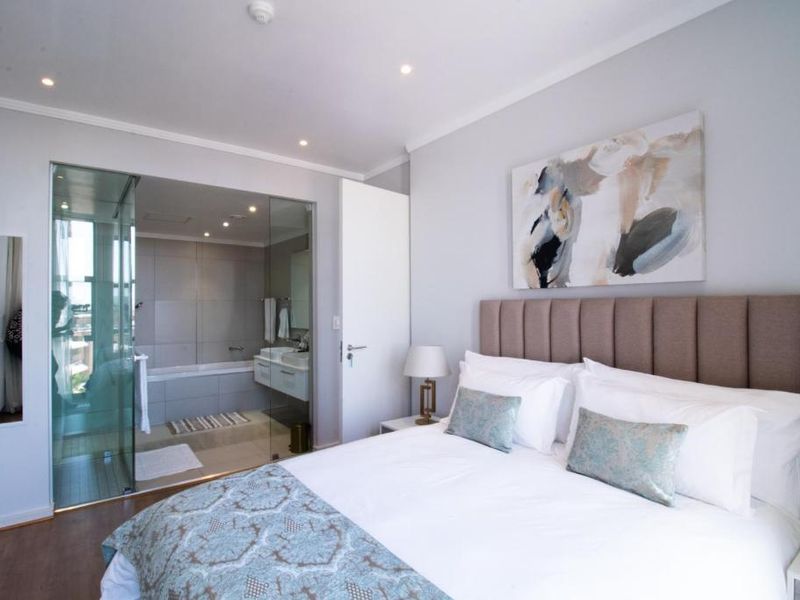 Gorgeous furnished apartment in sought-after complex in Morningside R40,000 p/m - Photo 8
