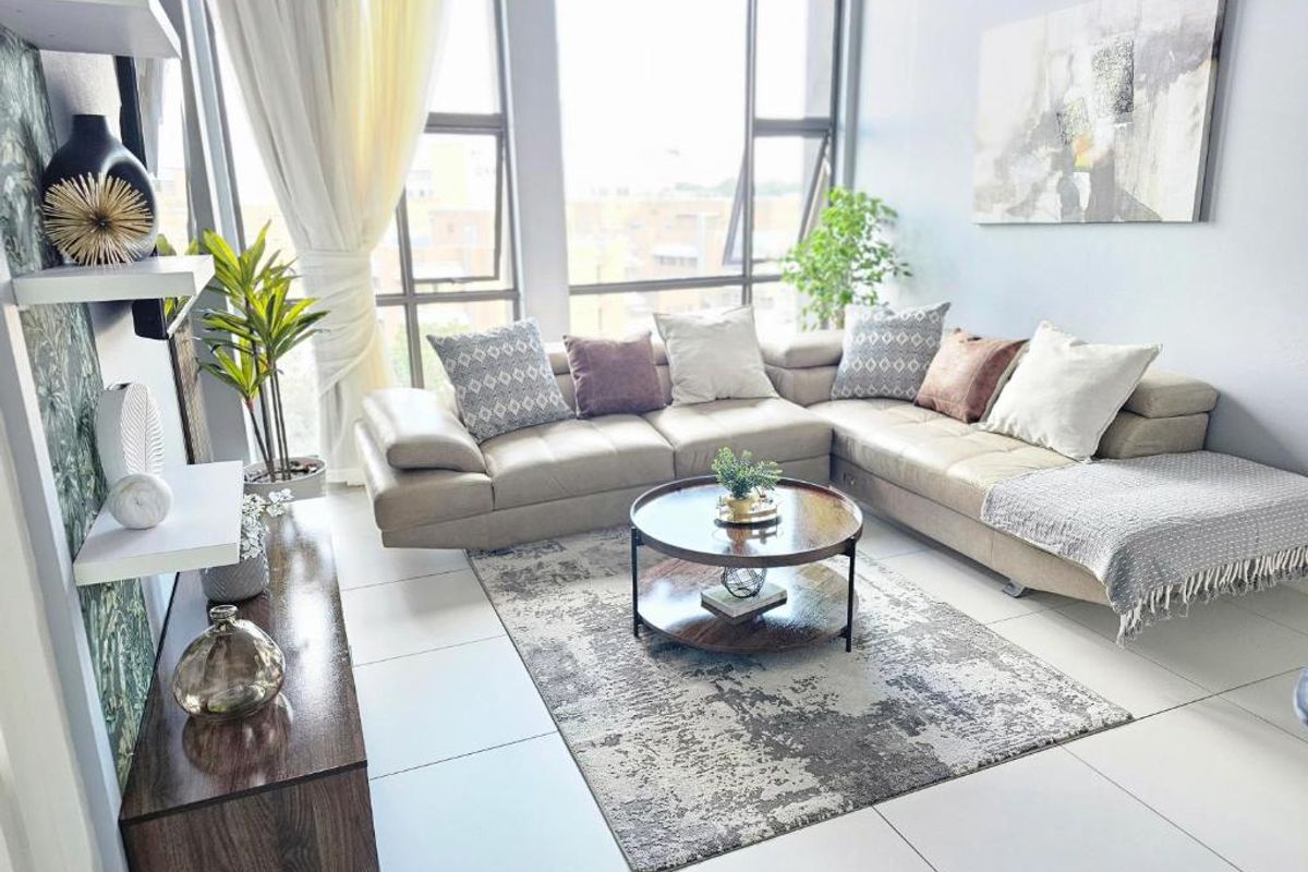 Gorgeous furnished apartment in sought-after complex in Morningside R40,000 p/m - Photo 2