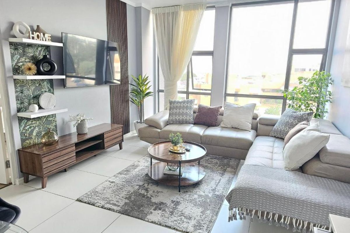 Gorgeous furnished apartment in sought-after complex in Morningside R40,000 p/m - Photo 4