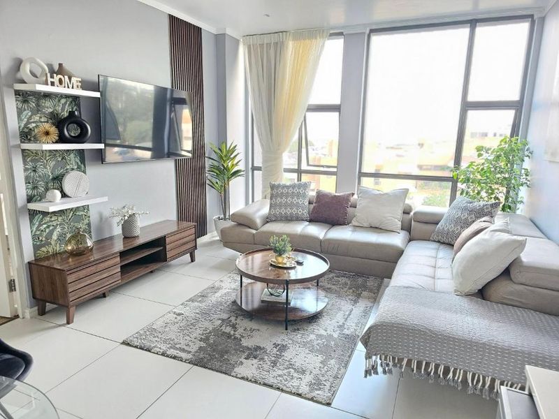 Gorgeous furnished apartment in sought-after complex in Morningside R40,000 p/m - Photo 4