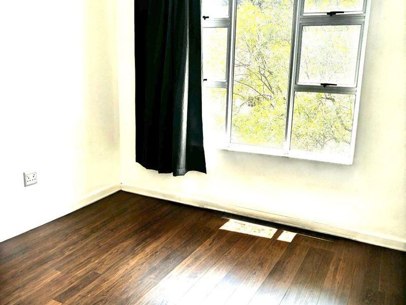 2 Bedroom Apartment for Sale - Photo 5