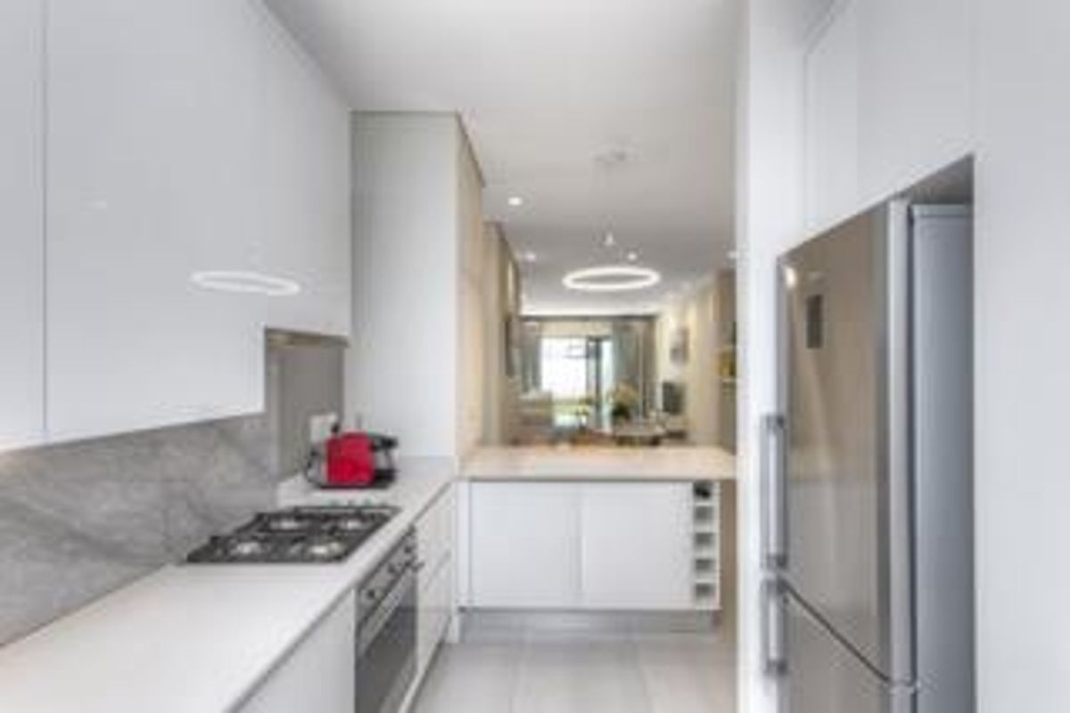 Modern Rental Apartment in Morningside - Photo 3