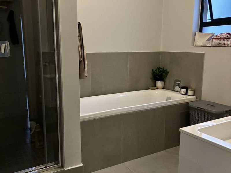 2 bed 2 bath APARTMENT IN MORNINGSIDE - Photo 9