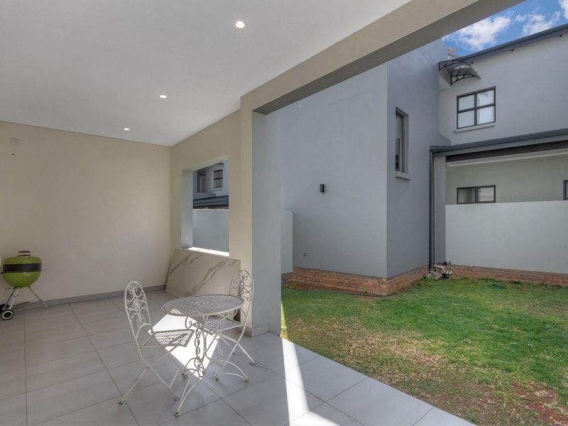 Beyond Senstional 2 bed 2 bath Morningside a best secret - Photo 4
